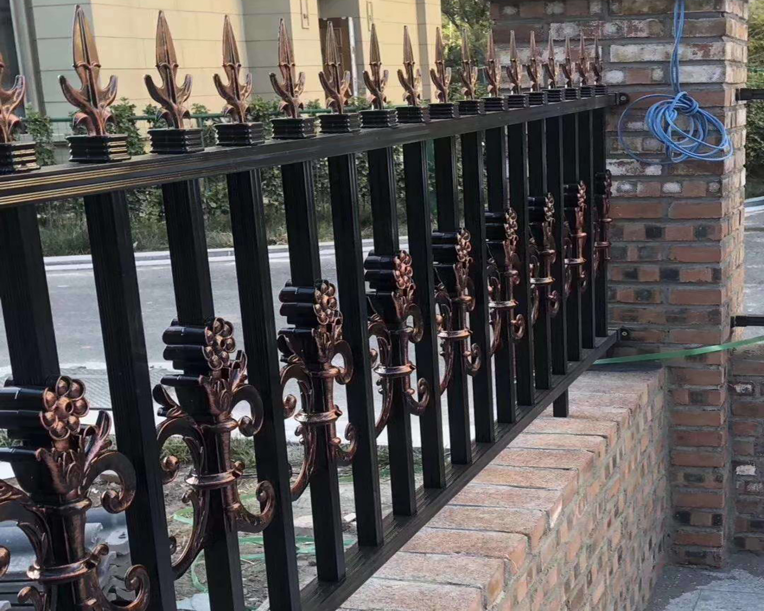 鐵藝護(hù)欄的噴焊?