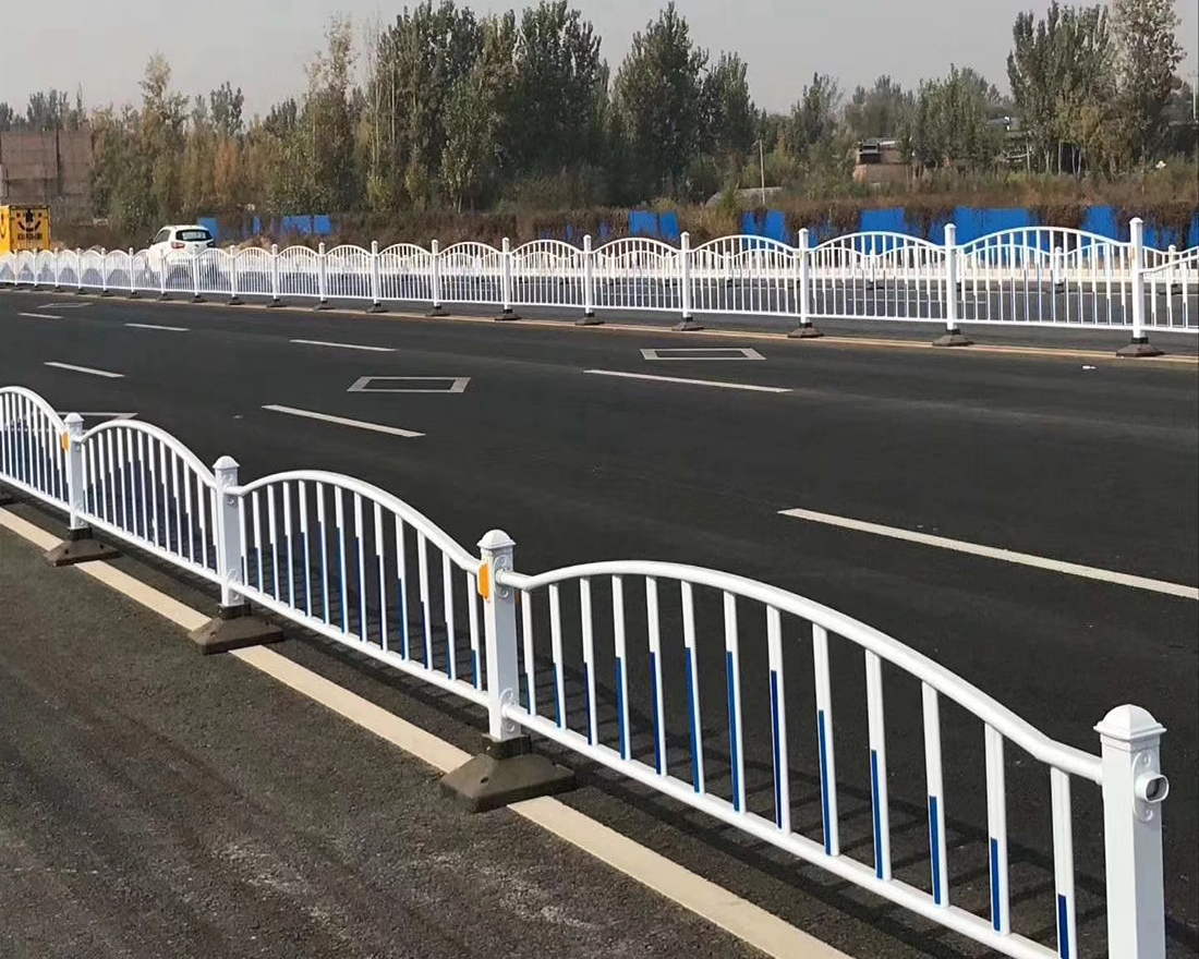 市政道路護(hù)欄有哪些特色用途?